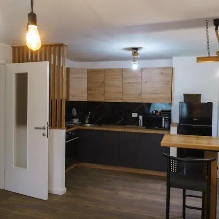 Oaza Mira - Sakina Pecina * פויניצה