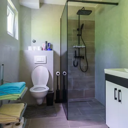 Oaza Mira - Sakina Pecina